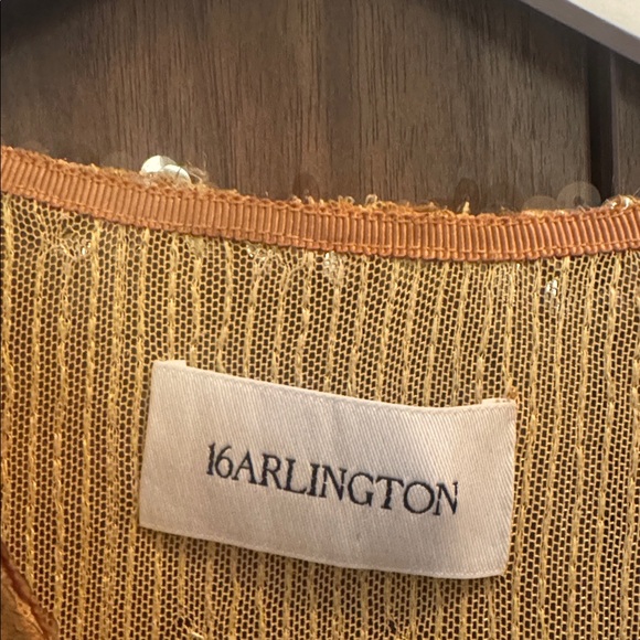 16 Arlington Gold Sequin Gold Top - Picture 3 of 3